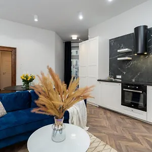 https://4seasons-apartament-center.krakowhotelspoland.com