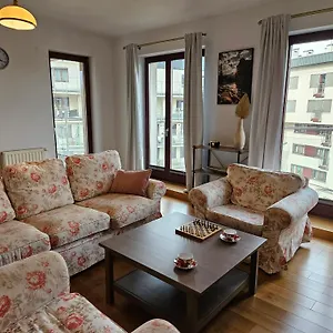 https://apt-cozy-ludwinowska-with-parking-by-renters.krakowhotelspoland.com